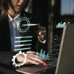 Un estudio de Veeam revela que el potencial de la IA se ve frenado por una brecha de confianza en los datos y la IA