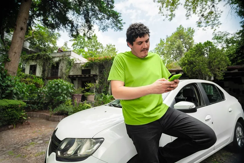 Alianza entre inDrive y Loora para capacitar con inglés impulsado por IA a conductores en México