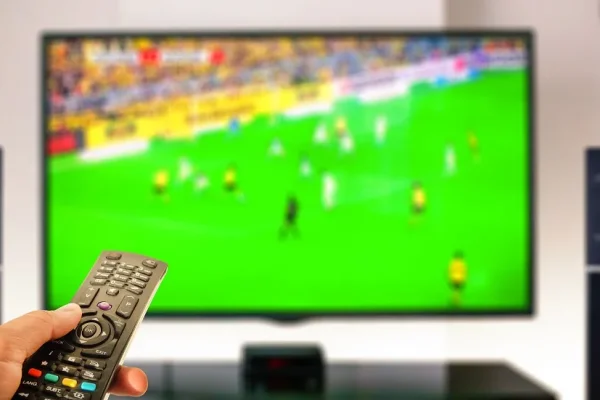 Recomendaciones de Enel Colombia para optimizar el consumo de energía y garantizar la seguridad eléctrica durante la temporada de fútbol