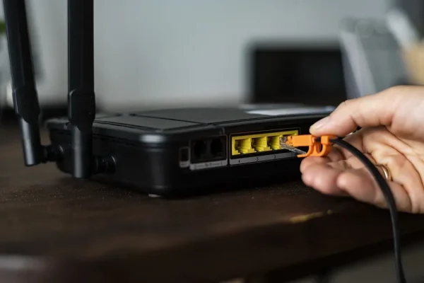 El costo invisible de los cortes energéticos: así afectan televisores y PCs