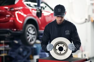 Guía Mazda: mantenimiento preventivo para viajar en carro con total seguridad