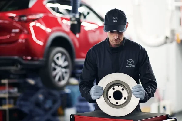 Guía Mazda: mantenimiento preventivo para viajar en carro con total seguridad