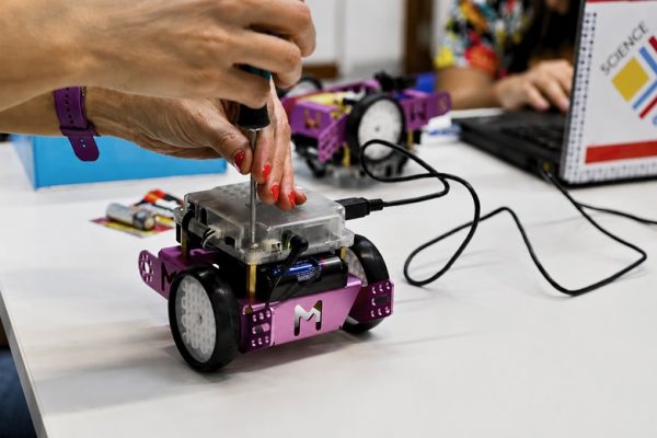 GlobalLogic impulsará clubes de tecnología en América Latina junto a Chicas Programadoras