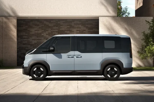 Kia PV5 Pasajeros nombrados el 'Mejor Coche Grande' de Autocar para 2026