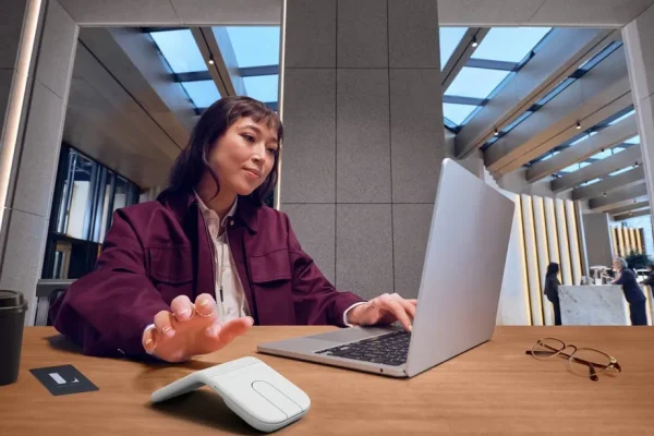 Logitech Mobi Fold, su primer mouse plegable ultraportátil para la vida en movimiento