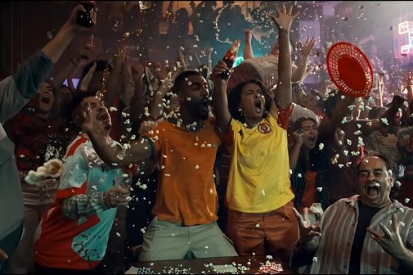 Los 90 minutos que pueden cambiarlo todo: Coca-Cola retrata la montaña rusa emocional del fútbol