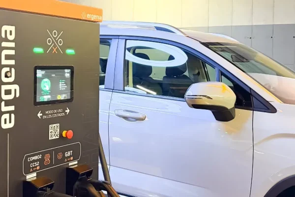 Movilidad eléctrica en Colombia: crecen las ventas, pero persisten retos en infraestructura y capacidad energética