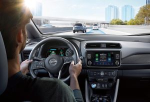 Nissan refuerza la seguridad en la conducción diaria con tecnologías de asistencia