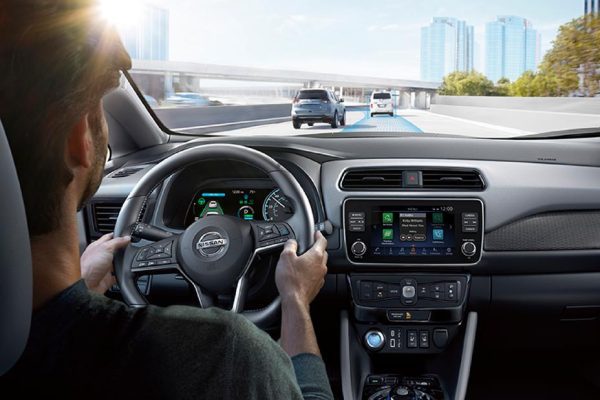 Nissan refuerza la seguridad en la conducción diaria con tecnologías de asistencia