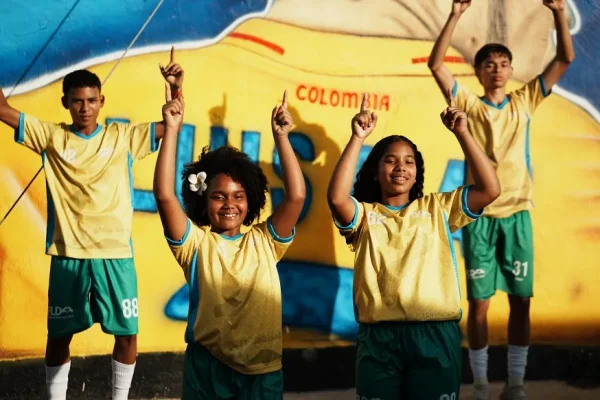 OPPO y Luis Díaz lanzan "El Baile de la Lucha", inspirado por los niños de su fundación para vivir la emoción del fútbol 