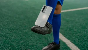 El nuevo realme C100 llega a Colombia con batería de 8000 mAh y resistencia IP69 Pro