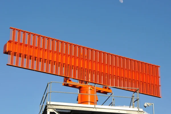 Indra Group moderniza el espacio aéreo de Estados Unidos con su primer radar para la FAA