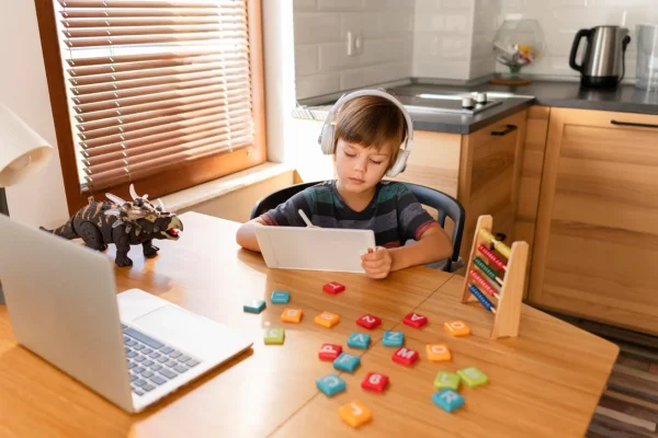 El estreno de Toy Story 5 abre el debate sobre los intereses digitales de los niños y la transición hacia el aprendizaje en línea
