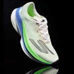 Espuma supercrítica y soporte podológico en el nuevo calzado de velocidad de Skechers