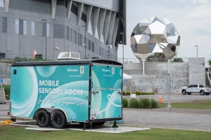 Hisense y KultureCity despliegan zonas de regulación sensorial equipadas con pantallas de alta resolución para los asistentes al Mundial de fútbol