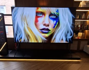 Pantallas QLED gigantes y puertos HDMI 2.1: el hardware con el que Caixun busca competir en el mercado audiovisual colombiano