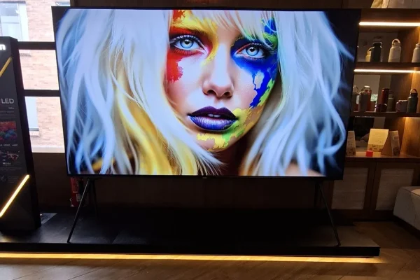 Pantallas QLED gigantes y puertos HDMI 2.1: el hardware con el que Caixun busca competir en el mercado audiovisual colombiano