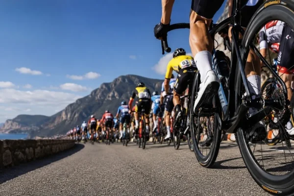 Continental equipa a seis escuadras del Tour de Francia con tecnología apta para el mercado colombiano