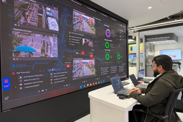 Bogotá inicia las pruebas de su primer sistema de alumbrado inteligente con cámaras de seguridad e inteligencia artificial