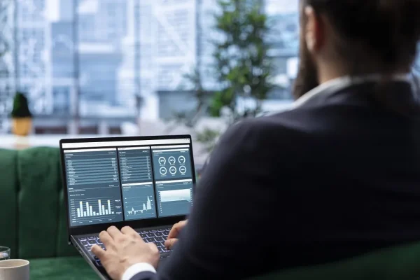 Día de la Inteligencia Artificial: las empresas ya gestionan sus finanzas con IA y en tiempo real