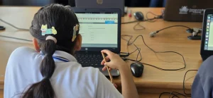 El acceso a internet en instituciones públicas eleva los puntajes globales de las Pruebas Saber 11 en un 8% promedio