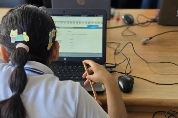 El acceso a internet en instituciones públicas eleva los puntajes globales de las Pruebas Saber 11 en un 8% promedio