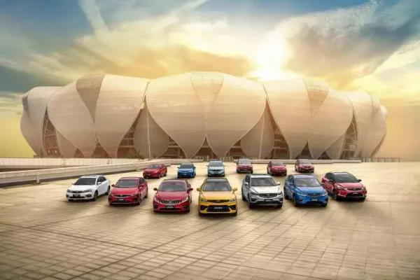 Geely supera las 100.000 entregas mensuales fuera de China y afianza su operación en Colombia