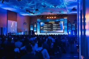 Medellín congregará a 1.500 empresarios para evaluar el retorno de inversión de los datos y la inteligencia artificial en el sector corporativo