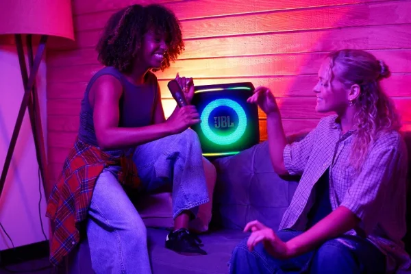 JBL introduce el procesamiento de inteligencia artificial en sus parlantes PartyBox para eliminar voces en tiempo real