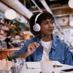 HARMAN presenta la nueva gama de auriculares JBL Live con cancelación de ruido adaptativa y audio de alta resolución