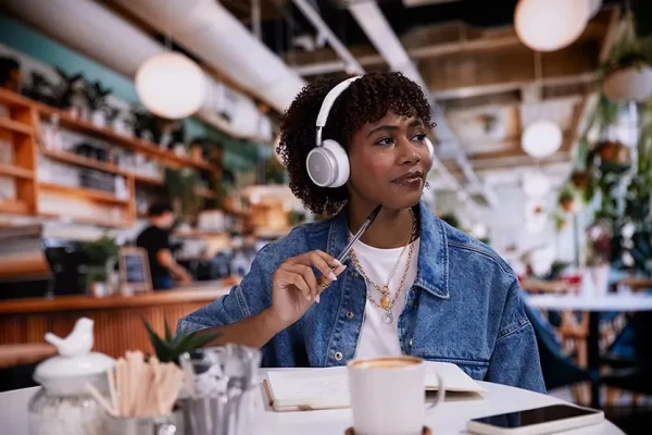HARMAN presenta la nueva gama de auriculares JBL Live con cancelación de ruido adaptativa y audio de alta resolución