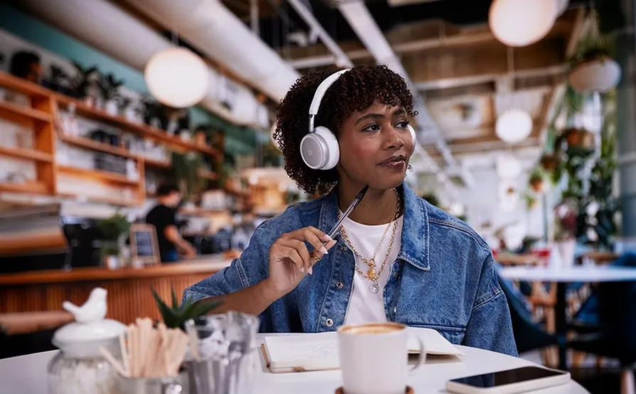 HARMAN presenta la nueva gama de auriculares JBL Live con cancelación de ruido adaptativa y audio de alta resolución