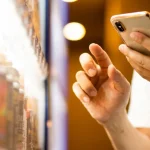 Las grandes superficies en Colombia aceleran su ingreso al negocio de la telefonía móvil
