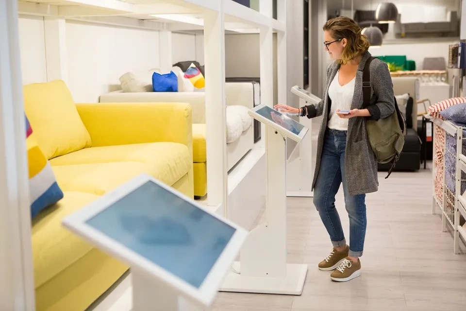Sensormatic lanza etiquetas RFID permanentes para prendas de vestir y control de inventarios