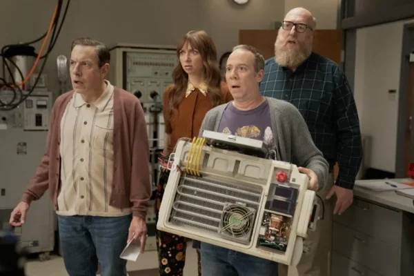 Stuart no logra salvar el universo: el esperado spin-off de The Big Bang Theory llega a Max