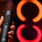 Inteligencia artificial llega a los micrófonos portátiles de JBL para aislar las vocales de cualquier canción en tiempo real