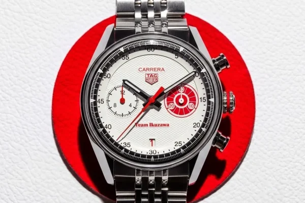Inspiración en el automovilismo japonés y edición limitada a 150 piezas: TAG Heuer devela el nuevo Carrera Chronograph x Team Ikuzawa