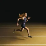 El negro y el dorado marcan el debut de la primera colección de atletismo de Keely Hodgkinson con Nike