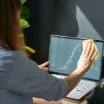 ¿Cómo limpiar adecuadamente la pantalla de un computador?