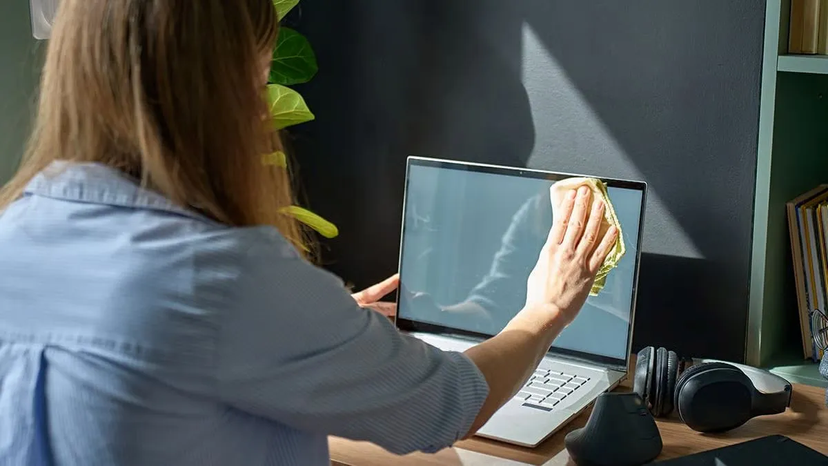 ¿Cómo limpiar adecuadamente la pantalla de un computador?