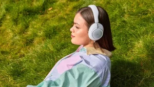 JBL actualiza su línea de audífonos inalámbricos Live con cancelación de ruido por IA y mayor autonomía