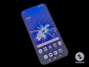 Xiaomi 17 Ultra sobre una mesa negra