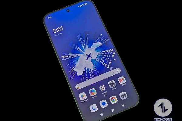 Xiaomi 17 Ultra sobre una mesa negra